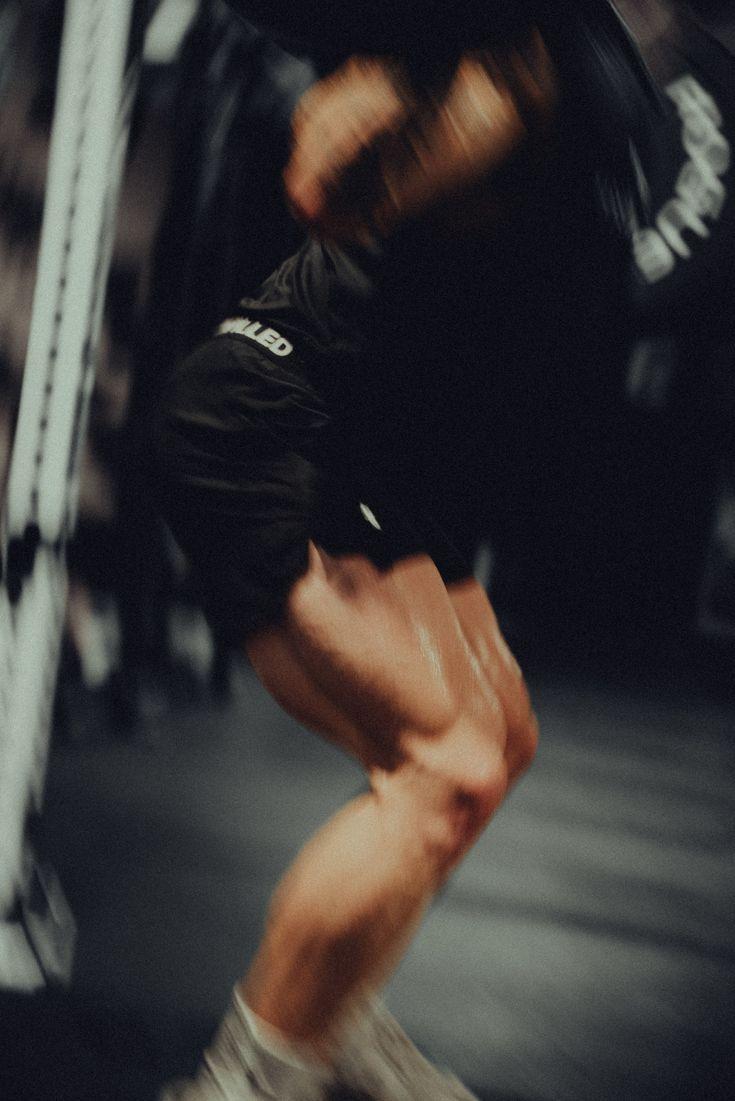 Détail d'un effort musculaire en salle de sport